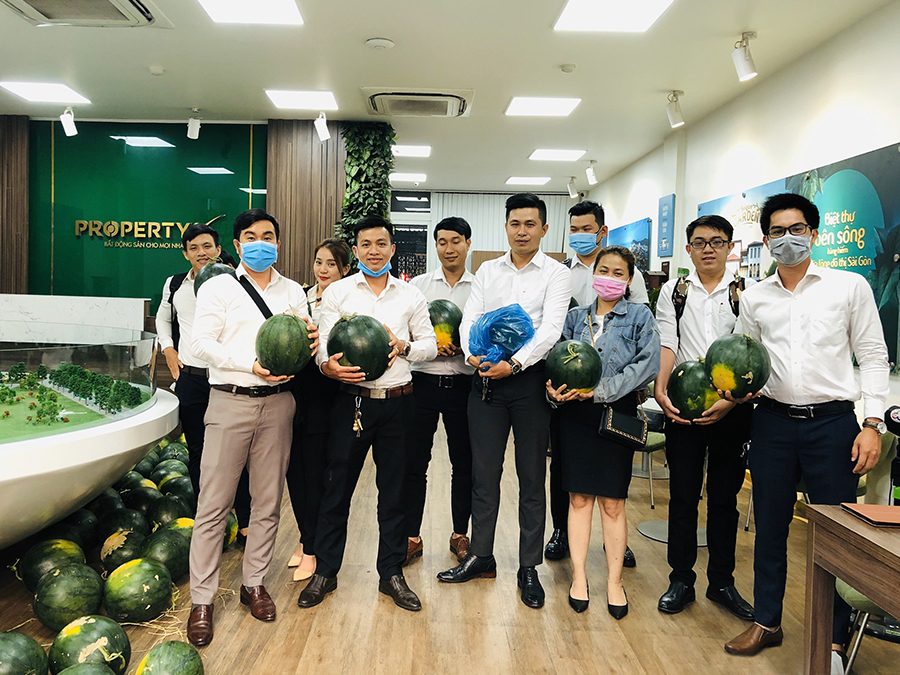 Hưng Thịnh giải cứu thành công 30 tấn dưa hấu hỗ trợ bà con nông thôn