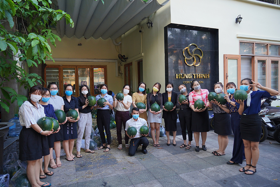 Hưng Thịnh giải cứu thành công 30 tấn dưa hấu hỗ trợ bà con nông thôn