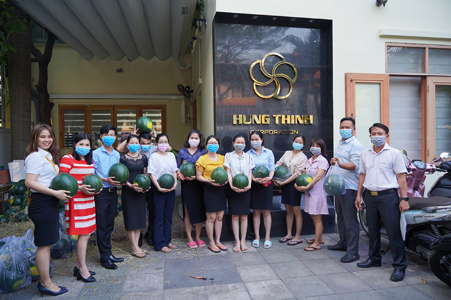 Hưng Thịnh giải cứu thành công 30 tấn dưa hấu hỗ trợ bà con nông thôn